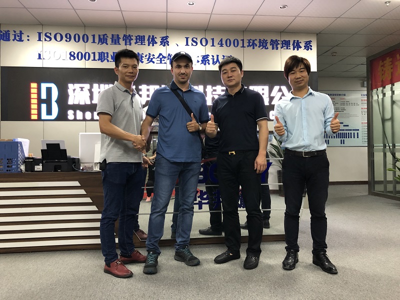 俄羅斯客戶前來(lái)我司考察液晶拼接屏、LED等終端大屏顯示設(shè)備